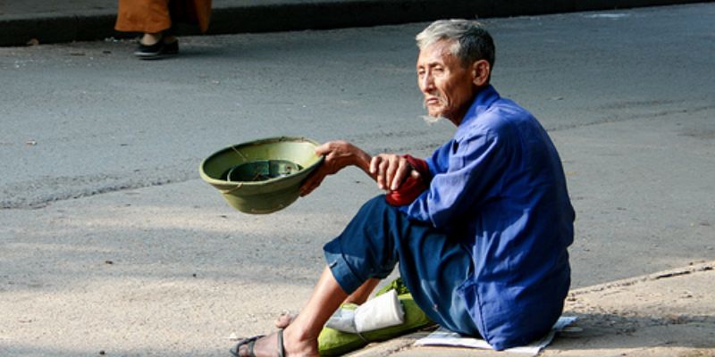Chú ăn xin trên đường phố Sài Gòn